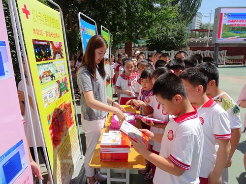 红十字亲子夏令营走进南营子小学(图2)