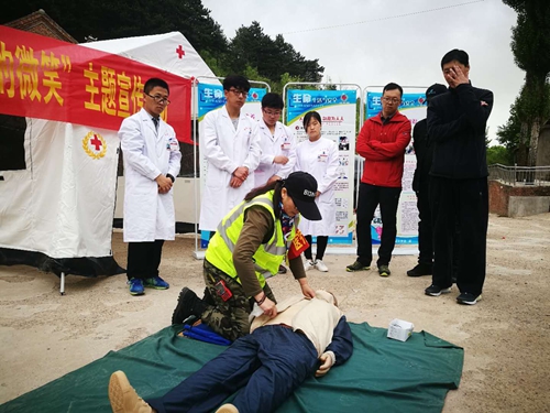 承德市红十字会2018红十字博爱周人道—为了你的微笑主题宣传暨红十字应急通信志愿者服务队五五节演练(图10)