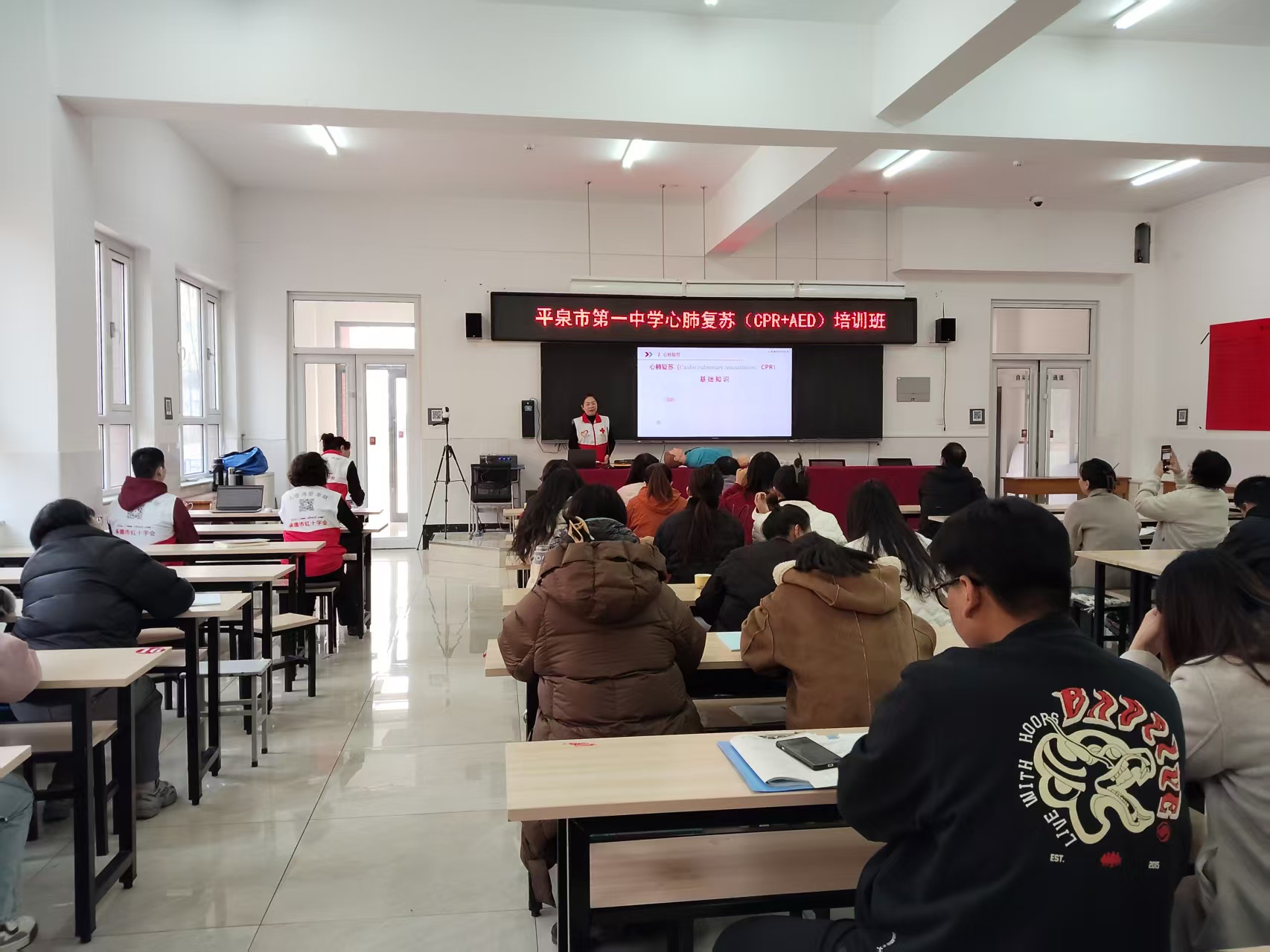 应急救护培训进校园，为师生筑牢生命防线