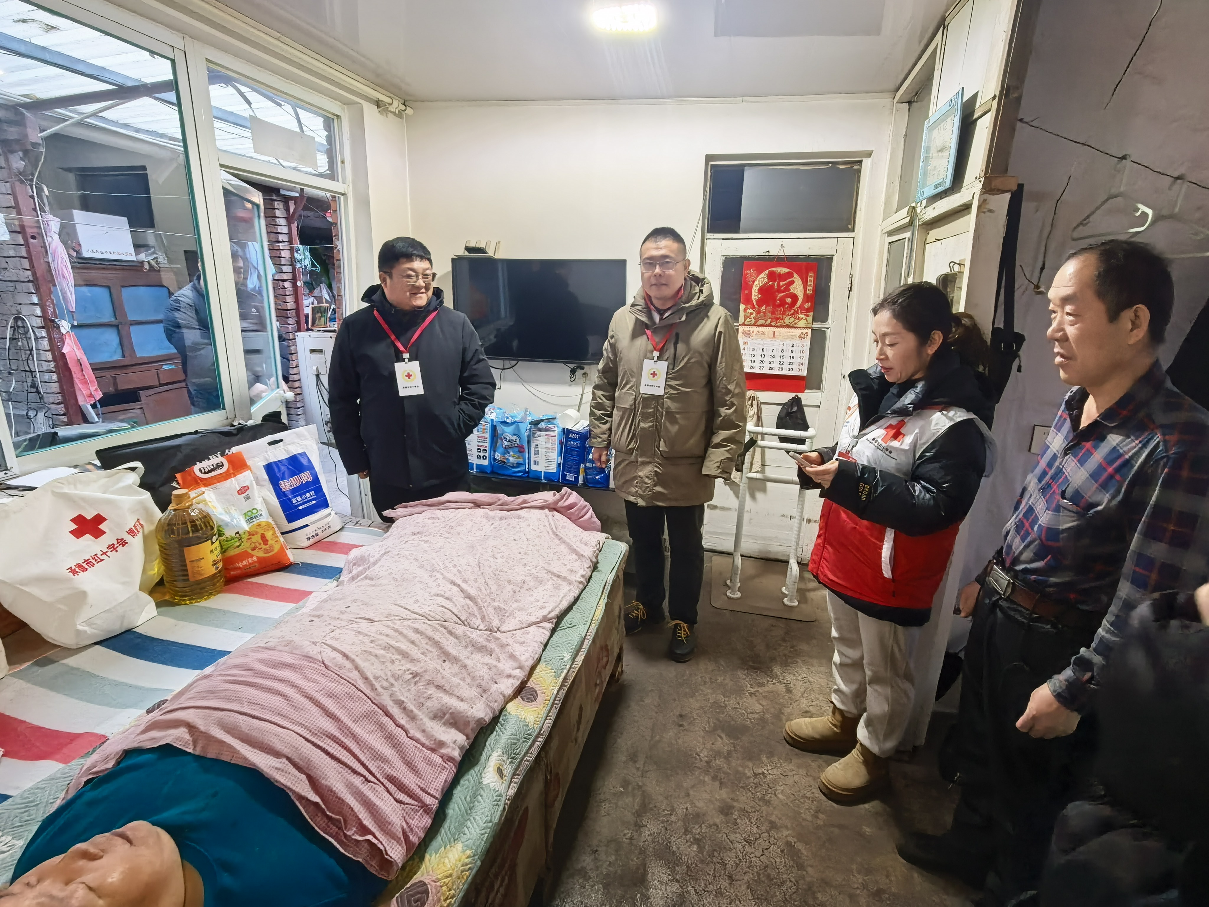 新任常务副会长贾春雷带头深入基层 承德市红十字会“博爱送万家”温暖直达困难群众心坎