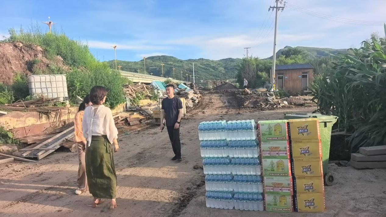 心系省红会援建项目 一线慰问暖施工人心——走访慰问大贵口山谷田园防洪能力提升工程建设者